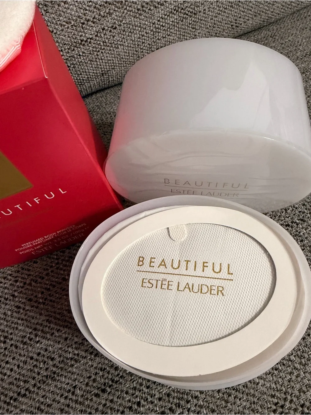 Estée Lauder Beautiful Perfumed Body Powder with Notes of Rose, Lily, Tuberose